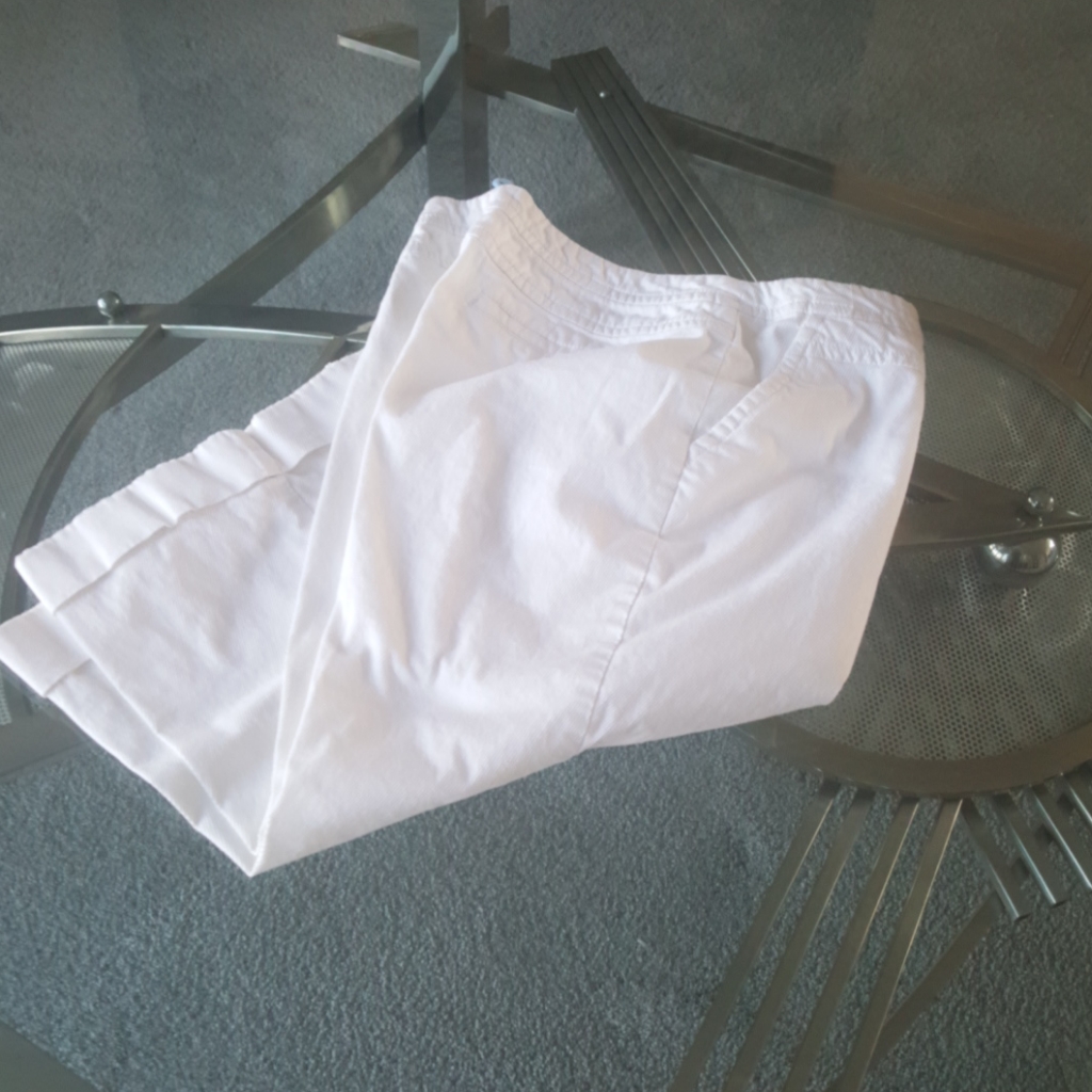 Sharagana White Ribbed Cuffed Capri 14